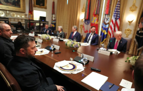 Cuộc gặp giữa Donald Trump và Volodymyr Zelensky trở nên căng thẳng khi Mỹ đề nghị Ukraine nhượng bộ lãnh thổ
